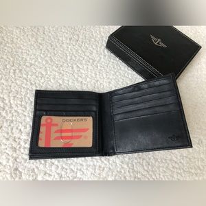 Dockers Hipster Extra Capacity Leather Men's Wallet
